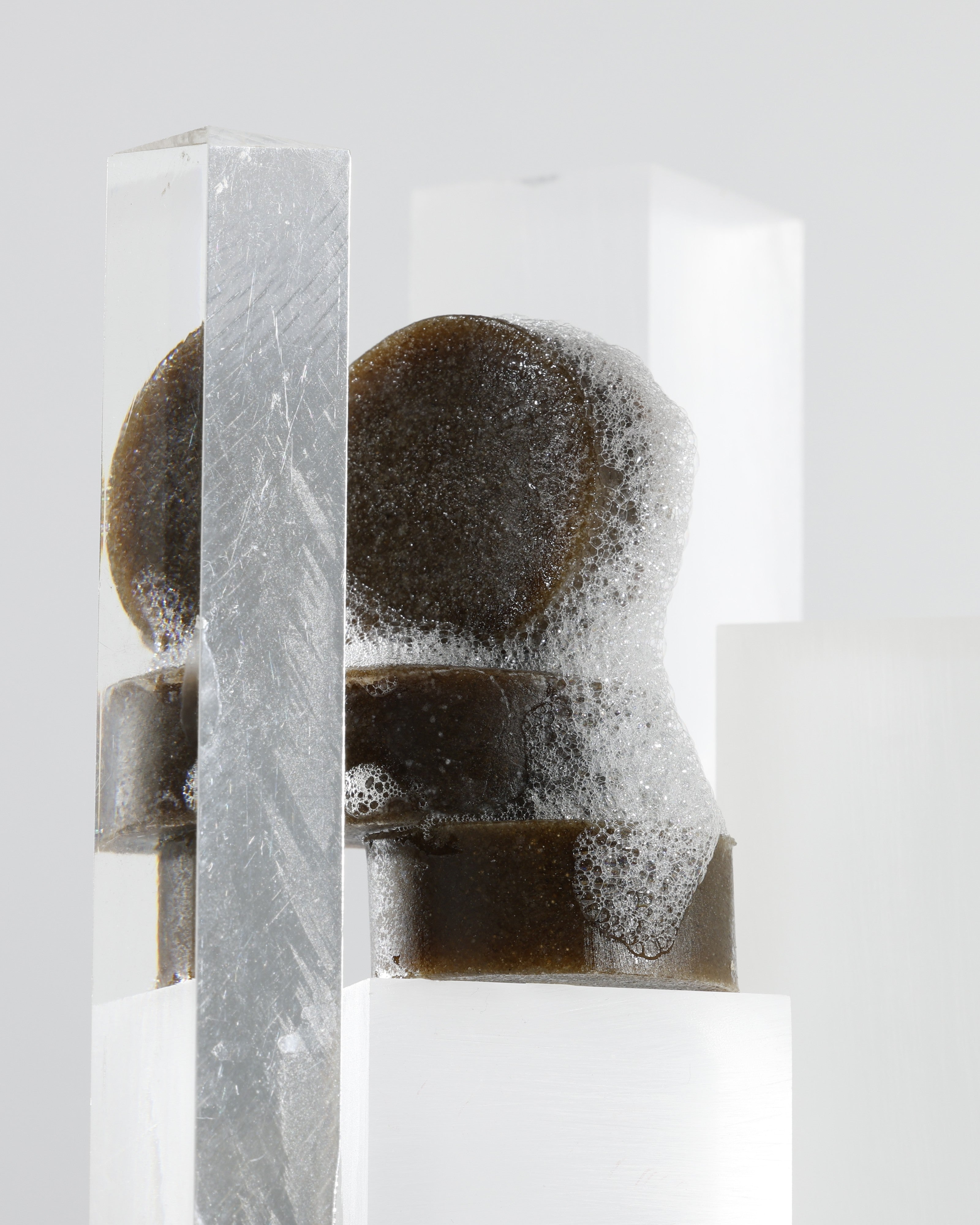 Mydło peelingujące Christina z proszkiem koralowym.