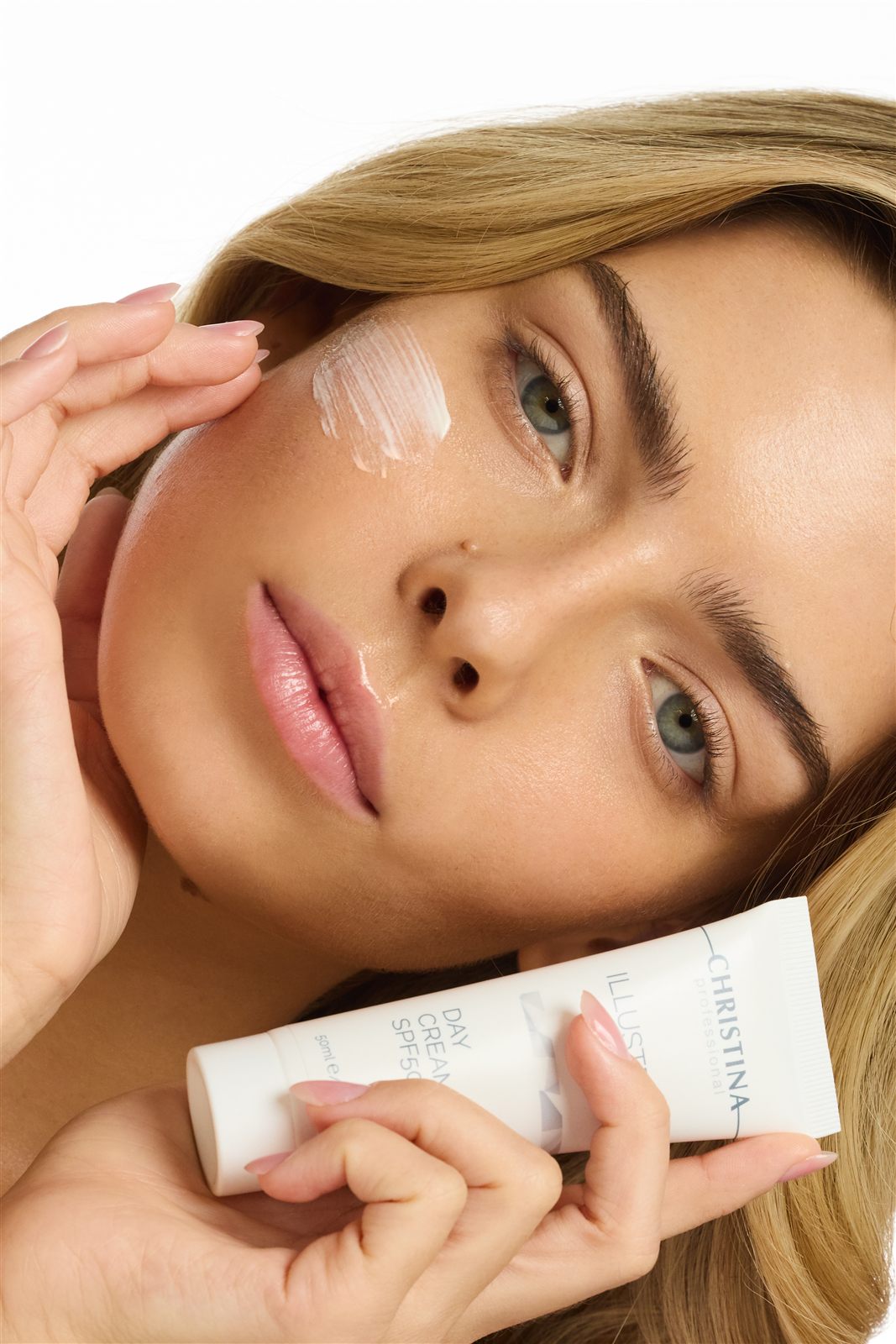 Christina Illustrious — post acne illustrious wyrownanie kolorytu 40