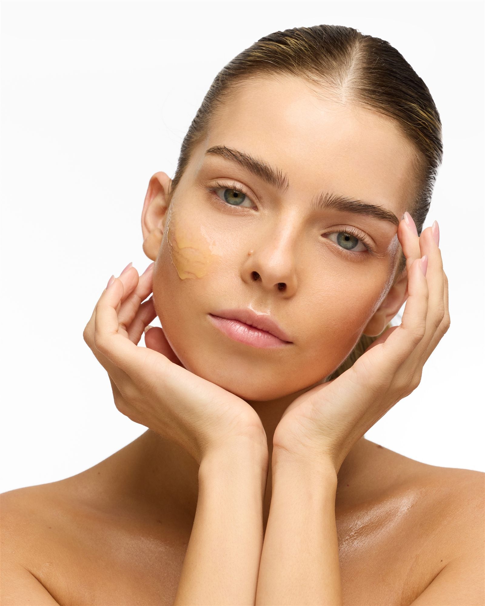 Christina Comodex — terapia przy nierównym kolorycie, zaskórnikach i post-acne