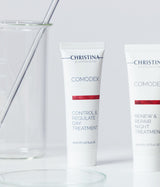 Christina day serum with hyaluronic acid, magnolia and green tea. Controls sebum and tightens pores. Controls and regulates sebum production.